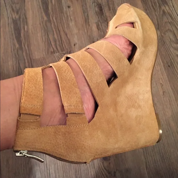 BCBG Generation Torrez Open Toe Wedge Platforms - Picture 3 of 4